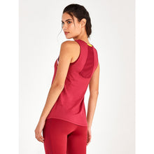 Carregar imagem no visualizador da galeria, Model Back: Alto Giro Fitness Haut Regata Speed Soul Eco Recortes Frisos Vermelho Power
