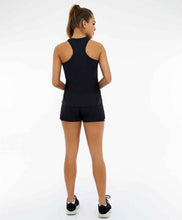 Carregar imagem no visualizador da galeria, Model Back: Alto Giro Fitness Bas Shorts Bahamas Elastic Abertura Lateral Preto
