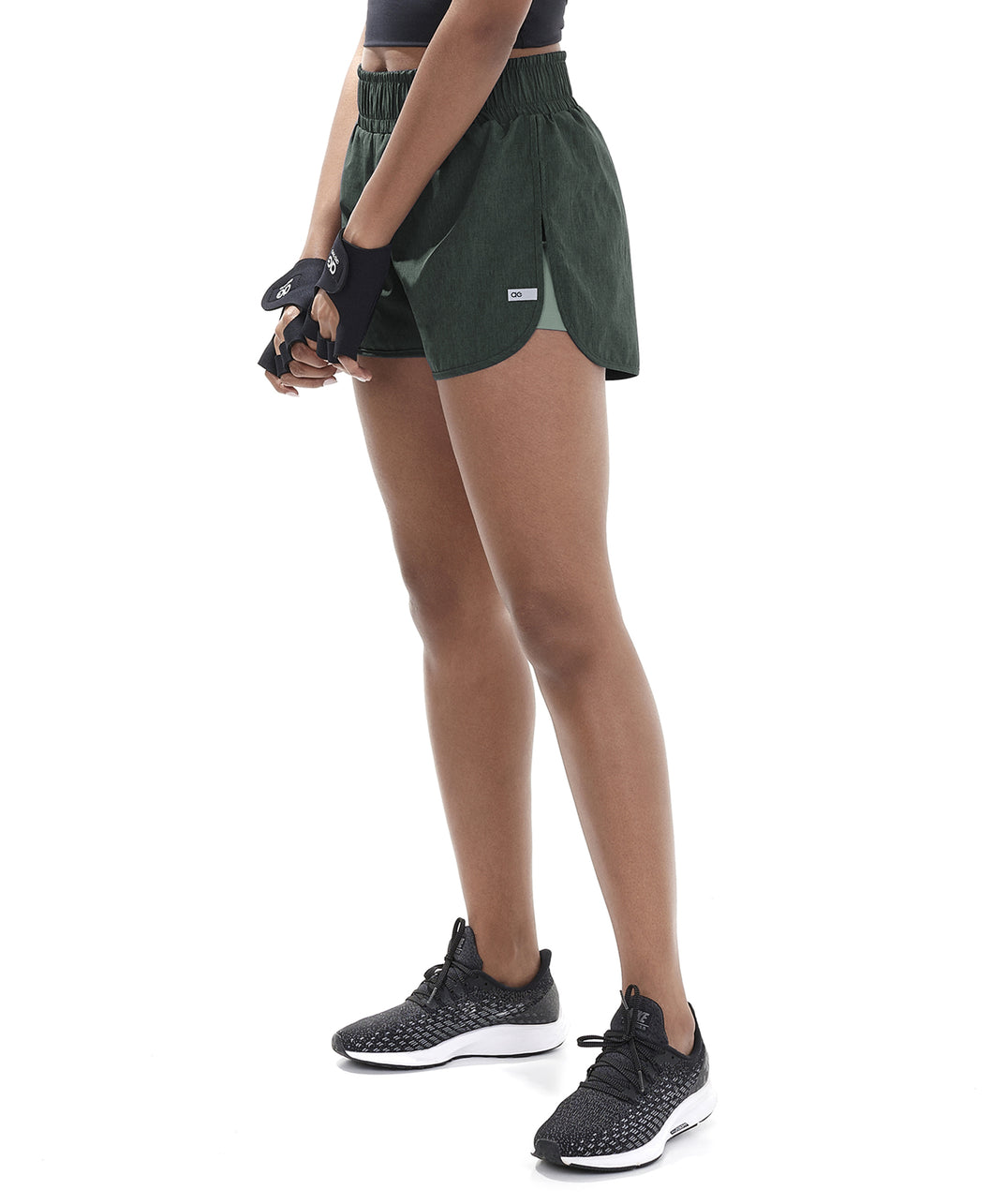 Model Front: Alto Giro Fitness Bas Shorts Tecnospan Verde Militar