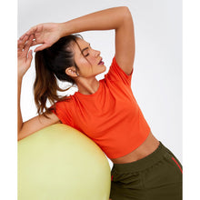Carregar imagem no visualizador da galeria, Image 02: Alto Giro Fitness Haut T-Shirt Skin Fit Cropped 1983 Laranja Pitanga
