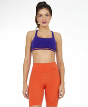 Carregar imagem no visualizador da galeria, Model Front: Alto Giro Fitness Haut Top Blackout Ii Recorte Costas Fusionado Roxo Eletric
