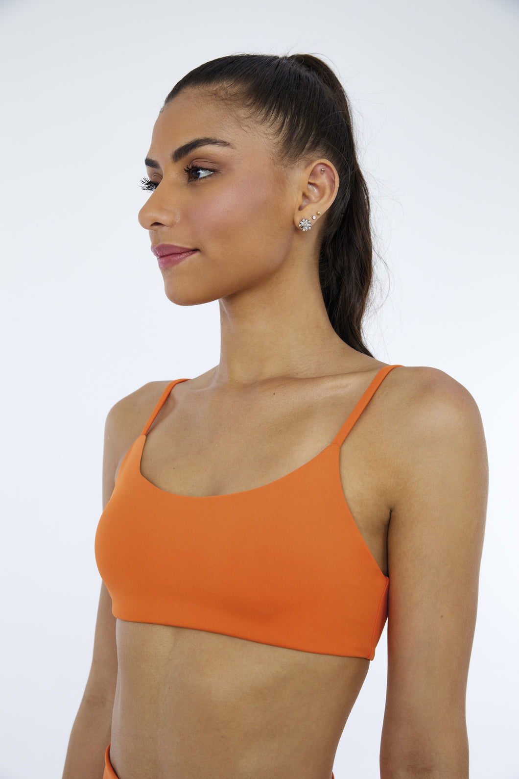 Model Front: Alto Giro Fitness Haut Top Hyper Costas Decotada Laranja Orangeade