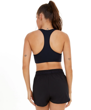 Carregar imagem no visualizador da galeria, Model Back: Alto Giro Fitness Haut Top Hyper Costas Nadador Preto
