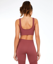 Carregar imagem no visualizador da galeria, Model Back: Alto Giro Fitness Haut Top Sem Costura Regata Ag Marrom Mahogany
