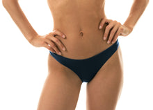 Carregar imagem no visualizador da galeria, Bottom Shark Bandeau
