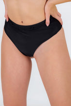 Carregar imagem no visualizador da galeria, Bottom Shimmer-Black Hotpants
