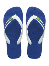 Carregar imagem no visualizador da galeria, Model Front: Havaianas Tongs Brasil Logo Marine Blue

