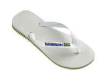 Carregar imagem no visualizador da galeria, Model Front: Havaianas Tongs Brasil Logo White
