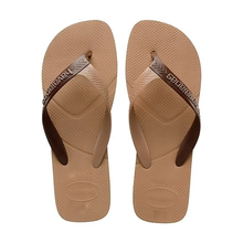 Carregar imagem no visualizador da galeria, Model Front: Havaianas Tongs Havaianas Casual Rose Gold
