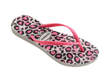 Carregar imagem no visualizador da galeria, Model Front: Havaianas Tongs Slim Animals White/Rose
