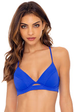 Carregar imagem no visualizador da galeria, Model Front: Luli Fama Haut Top High Blue My Mind Orillas
