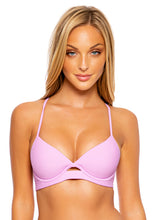 Carregar imagem no visualizador da galeria, Model Front: Luli Fama Haut Top Peek A Boo Cosita Buena Lavanda
