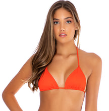 Carregar imagem no visualizador da galeria, Model Front: Luli Fama Haut Top Seamless Fuego Orillas Del Mar

