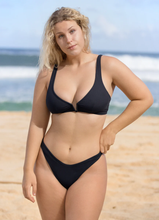 Carregar imagem no visualizador da galeria, Image 07: Maaji Haut Top Victory Splendour Black
