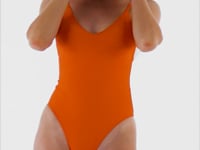 Carregar e reproduzir vídeo no visualizador da Galeria, Video: Rio De Sol Une Pièce Calendula Hype
