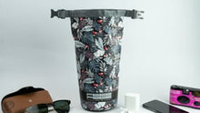 Carregar e reproduzir vídeo no visualizador da Galeria, Video: Feelfree Sac De Plage Dry Tube 1,5L Tropical Mid Night Blue

