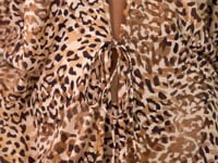 Carregar e reproduzir vídeo no visualizador da Galeria, Video: Rio De Sol Vêtement De Plage Leopard Long Dress
