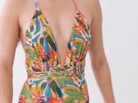 Carregar e reproduzir vídeo no visualizador da Galeria, Video: Rio De Sol Une Pièce Tropical New Vegas
