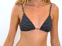 Carregar e reproduzir vídeo no visualizador da Galeria, Video: Rio De Sol Haut Top Linea-Black Lia
