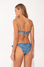 Carregar imagem no visualizador da galeria, Model Back: Rio De Sol Bas Bottom Chuva Gisele
