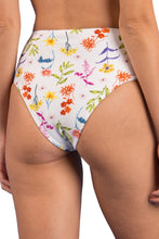 Carregar imagem no visualizador da galeria, Image 08: Rio De Sol Bas Bottom Countryside Hotpants
