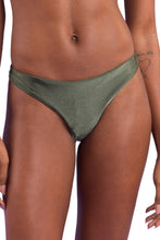 Carregar imagem no visualizador da galeria, Gallery: Rio De Sol Bas Bottom Croco Essential
