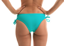 Carregar imagem no visualizador da galeria, Model Back: Rio De Sol Bas Bottom Jade Madrid
