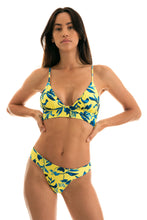 Carregar imagem no visualizador da galeria, Model Front: Rio De Sol Bas Bottom Lemon Flower Tri Cos
