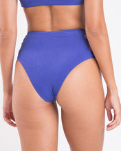 Carregar imagem no visualizador da galeria, Image 05: Rio De Sol Bas Bottom Malibu-Indigo Highwaist-Spin
