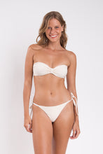 Carregar imagem no visualizador da galeria, Model Front: Rio De Sol Bas Bottom Malibu-Natural Cheeky-Micro
