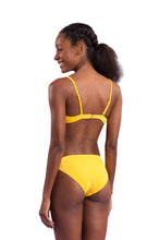 Carregar imagem no visualizador da galeria, Model Back: Rio De Sol Bas Bottom Malibu-Yellow Essential-Comfy
