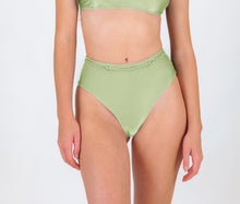 Carregar imagem no visualizador da galeria, Gallery: Rio De Sol Bas Bottom Oliva Hotpants
