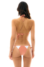 Carregar imagem no visualizador da galeria, Model Back: Rio De Sol Bas Bottom Rose Recorte Tri
