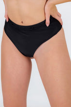 Carregar imagem no visualizador da galeria, Gallery: Rio De Sol Bas Bottom Shimmer-Black Hotpants
