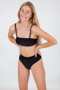 Model Front: Rio De Sol Bas Bottom Shimmer-Black Hotpants
