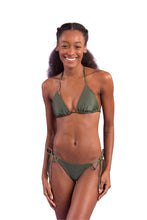 Carregar imagem no visualizador da galeria, Model Front: Rio De Sol Bas Bottom Shimmer-Croco Cheeky-Tie
