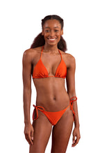 Carregar imagem no visualizador da galeria, Model Front: Rio De Sol Bas Bottom Shimmer-Paprica Cheeky-Tie

