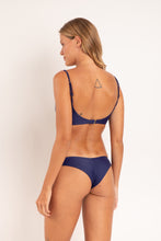 Carregar imagem no visualizador da galeria, Model Back: Rio De Sol Bas Bottom Touch-Marinho Nice
