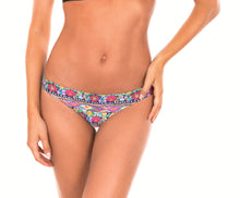 Carregar imagem no visualizador da galeria, Model Front: Rio De Sol Bas Calcinha Folk Strappy
