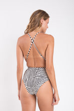 Carregar imagem no visualizador da galeria, Model Back: Rio De Sol Une Pièce Collage New Vegas
