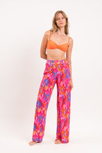 Carregar imagem no visualizador da galeria, Model Front: Rio De Sol Pantalon De Plage Flavors Wide Pants
