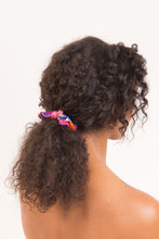 Carregar imagem no visualizador da galeria, Model Front: Rio De Sol Chouchou Funny Scrunchie
