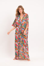 Carregar imagem no visualizador da galeria, Model Front: Rio De Sol Vêtement De Plage Jungle Long Dress
