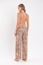 Carregar imagem no visualizador da galeria, Model Back: Rio De Sol Pantalon De Plage Leopard Wide Pants
