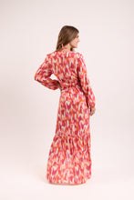 Carregar imagem no visualizador da galeria, Model Back: Rio De Sol Vêtement De Plage Mirage Long Dress Verona
