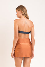 Carregar imagem no visualizador da galeria, Model Back: Rio De Sol Jupe De Page Nocciola Skirt-Knot
