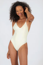 Carregar imagem no visualizador da galeria, Model Front: Rio De Sol Une Pièce Off-White Hype
