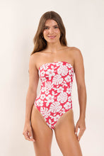 Carregar imagem no visualizador da galeria, Model Front: Rio De Sol Une Pièce Pua-Hibiscus Aloha
