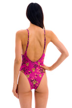 Carregar imagem no visualizador da galeria, Model Back: Rio De Sol Une Pièce Roar-Pink Hype
