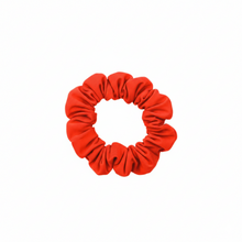 Carregar imagem no visualizador da galeria, Product Front: Rio De Sol Chouchou Rouge Scrunchie
